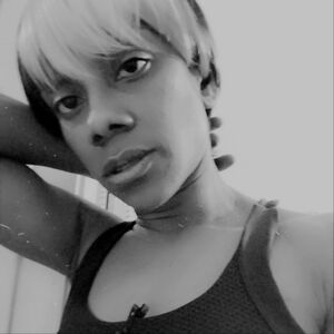 Meet your Posher, Julie Ivonne